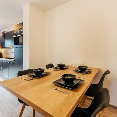 Luksusowy Polanki Park Z Krytym Basenem